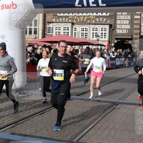 05.10.2025 - 20. swb-Marathon Bremen Yannick Fuchs http://msf.ph/oto/9230595 05.10.2025 11:02:39 Ziel 9468, 9647, 9707, 9802, 9839, 10033, 10595, 10598, 10615, 11110, 11160, 11537, 11538, 11711 meine-sportfotos.de