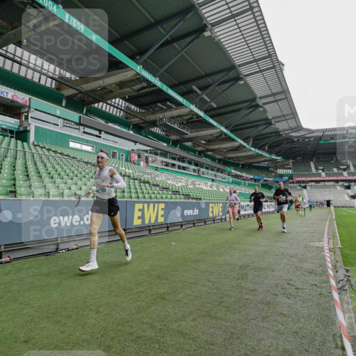 05.10.2025 - 20. swb-Marathon Bremen Michael Burmester http://msf.ph/oto/9230600 05.10.2025 12:48:22 Laufen im Stadion 492, 564, 1370, 1526, 1607, 1642, 1646, 1724, 2241, 2360, 2643, 2656, 2974, 3320, 3324, 3768, 3819, 4353, 5103, 5264, 5786, 5918, 6251, 6632, 6804, 7492, 7735, 7831, 7900, 8244, 8729, 8897, 8923, 8932, 344, 346, 442, 656, 770, 1205, 2472, 2482, 2613, 2872, 3061, 4215, 4255, 4291, 4313, 5656, 5831, 7070, 7170, 7176 meine-sportfotos.de