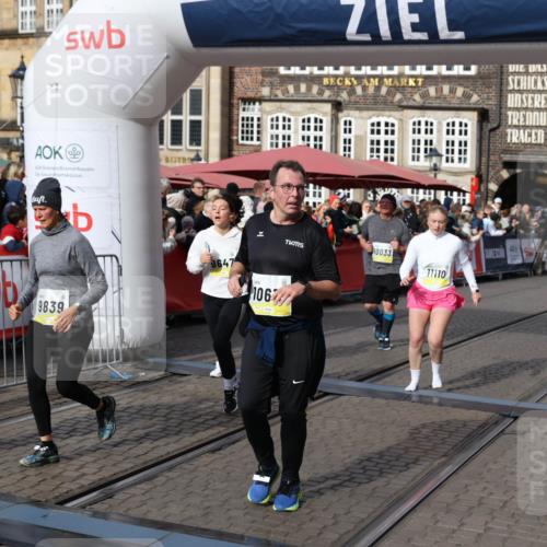 05.10.2025 - 20. swb-Marathon Bremen Yannick Fuchs http://msf.ph/oto/9230612 05.10.2025 11:02:39 Ziel 9468, 9647, 9707, 9802, 9839, 10033, 10595, 10598, 10615, 11110, 11160, 11537, 11538, 11711 meine-sportfotos.de