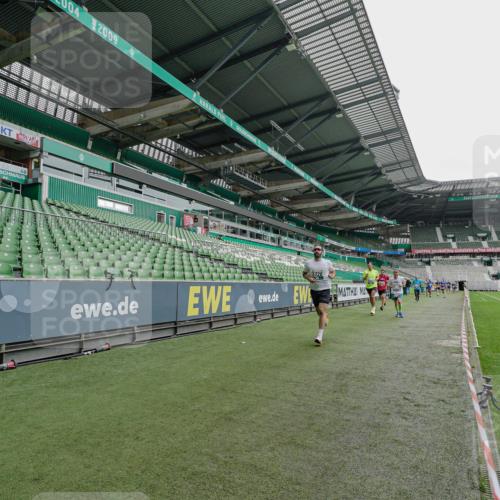 05.10.2025 - 20. swb-Marathon Bremen Michael Burmester http://msf.ph/oto/9230625 05.10.2025 12:48:26 Laufen im Stadion 492, 1370, 1526, 1607, 1625, 1642, 1646, 1724, 2241, 2360, 2643, 2974, 3320, 3324, 3768, 3819, 4353, 5103, 5264, 5786, 5918, 6251, 6463, 6632, 6804, 7735, 7831, 7900, 8244, 8687, 8729, 8897, 8923, 8932, 344, 346, 442, 564, 656, 770, 1205, 2472, 2482, 2613, 2656, 2872, 3061, 4215, 4255, 4291, 4313, 5656, 7070, 7176, 7492 meine-sportfotos.de