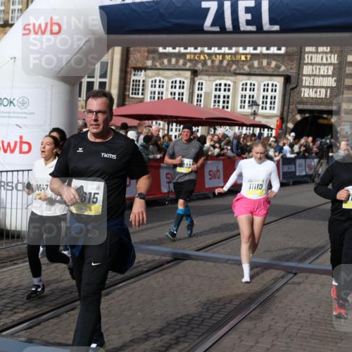 05.10.2025 - 20. swb-Marathon Bremen Yannick Fuchs http://msf.ph/oto/9230646 05.10.2025 11:02:39 Ziel 9468, 9647, 9707, 9802, 9839, 10033, 10595, 10598, 10615, 11110, 11160, 11537, 11538, 11711 meine-sportfotos.de