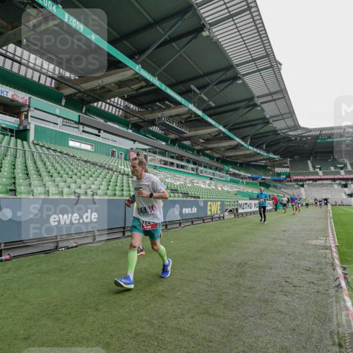 05.10.2025 - 20. swb-Marathon Bremen Michael Burmester http://msf.ph/oto/9230659 05.10.2025 12:48:30 Laufen im Stadion 492, 1370, 1526, 1607, 1625, 1724, 2241, 2360, 2643, 2974, 3320, 3324, 3768, 3819, 4353, 5103, 5264, 5599, 5786, 5918, 6171, 6251, 6463, 6632, 7735, 7831, 7900, 7904, 8244, 8507, 8687, 8729, 8897, 8923, 8932, 344, 346, 564, 656, 1205, 1642, 1646, 2472, 2482, 2656, 2872, 3061, 4215, 4255, 4291, 4313, 6804, 7176, 7492 meine-sportfotos.de