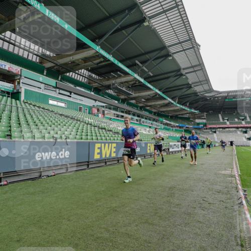 05.10.2025 - 20. swb-Marathon Bremen Michael Burmester http://msf.ph/oto/9230676 05.10.2025 12:48:35 Laufen im Stadion 492, 1195, 1370, 1526, 1607, 1625, 1724, 2241, 2643, 2974, 3320, 3324, 3768, 3819, 4353, 5103, 5264, 5599, 5786, 5918, 6171, 6251, 6463, 6632, 7735, 7831, 7904, 8244, 8507, 8687, 8729, 8897, 8923, 8932, 344, 346, 564, 656, 1205, 1526, 1642, 1646, 2360, 2656, 4291, 4313, 6804, 7176, 7492, 7900 meine-sportfotos.de