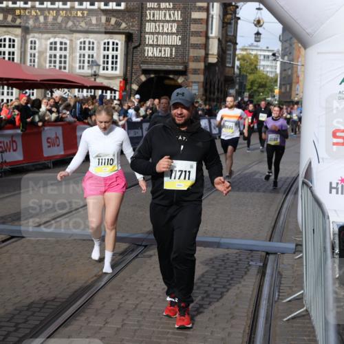 05.10.2025 - 20. swb-Marathon Bremen Yannick Fuchs http://msf.ph/oto/9230679 05.10.2025 11:02:40 Ziel 9468, 9647, 9707, 9802, 9839, 10033, 10595, 10598, 10615, 11110, 11160, 11537, 11538, 11711 meine-sportfotos.de