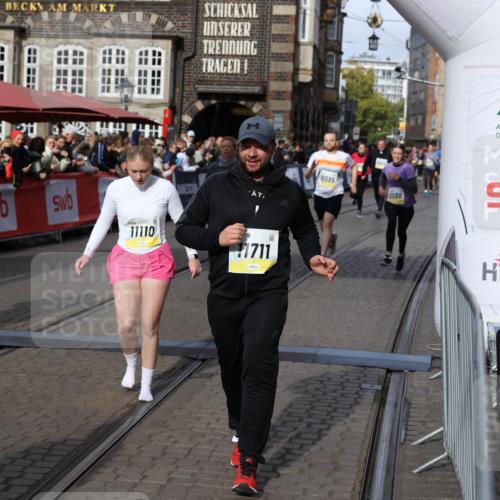 05.10.2025 - 20. swb-Marathon Bremen Yannick Fuchs http://msf.ph/oto/9230689 05.10.2025 11:02:40 Ziel 9468, 9647, 9707, 9802, 9839, 10033, 10595, 10598, 10615, 11110, 11160, 11537, 11538, 11711 meine-sportfotos.de