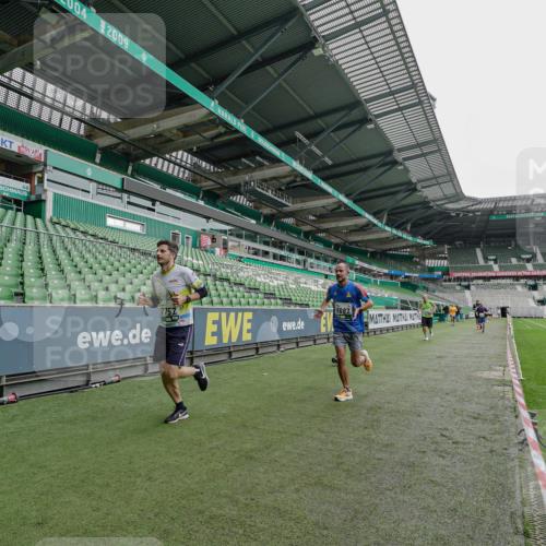 05.10.2025 - 20. swb-Marathon Bremen Michael Burmester http://msf.ph/oto/9230695 05.10.2025 12:48:36 Laufen im Stadion 492, 1195, 1370, 1607, 1625, 1724, 2241, 2643, 2974, 3320, 3324, 3768, 3819, 4353, 5103, 5264, 5599, 5786, 5918, 6171, 6251, 6463, 6632, 7735, 7831, 7904, 8244, 8507, 8687, 8729, 8897, 8923, 8932, 344, 346, 564, 656, 1205, 1526, 1642, 1646, 2360, 2656, 4291, 4313, 6804, 7176, 7492, 7900 meine-sportfotos.de