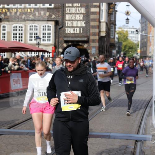 05.10.2025 - 20. swb-Marathon Bremen Yannick Fuchs http://msf.ph/oto/9230703 05.10.2025 11:02:40 Ziel 9468, 9647, 9707, 9802, 9839, 10033, 10595, 10598, 10615, 11110, 11160, 11537, 11538, 11711 meine-sportfotos.de