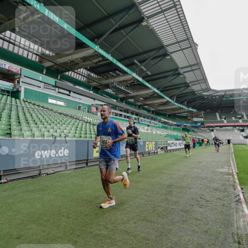 05.10.2025 - 20. swb-Marathon Bremen Michael Burmester http://msf.ph/oto/9230704 05.10.2025 12:48:37 Laufen im Stadion 492, 1195, 1370, 1607, 1625, 1724, 2241, 2643, 2974, 3320, 3324, 3768, 3819, 4353, 5103, 5264, 5599, 5786, 5918, 6171, 6251, 6463, 6632, 7735, 7831, 7904, 8244, 8507, 8687, 8729, 8897, 8923, 8932, 344, 346, 564, 1205, 1526, 1642, 1646, 2360, 2656, 4291, 4313, 6804, 7176, 7492, 7900 meine-sportfotos.de