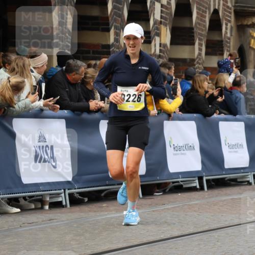 05.10.2025 - 20. swb-Marathon Bremen Strokosch-Dieckow http://msf.ph/oto/9230708 05.10.2025 10:52:08 Ziel 9196, 9226, 9852, 9939, 10038, 10240, 10438, 10668, 10727, 10900, 10942, 10977, 11641 meine-sportfotos.de