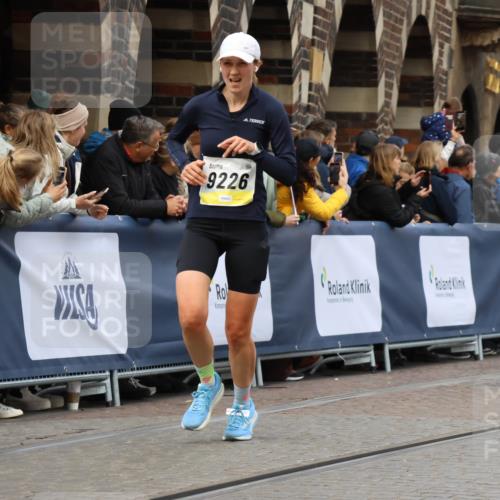 05.10.2025 - 20. swb-Marathon Bremen Strokosch-Dieckow http://msf.ph/oto/9230729 05.10.2025 10:52:09 Ziel 9196, 9226, 9852, 9939, 10038, 10240, 10438, 10668, 10727, 10900, 10942, 10977, 11458, 11641 meine-sportfotos.de
