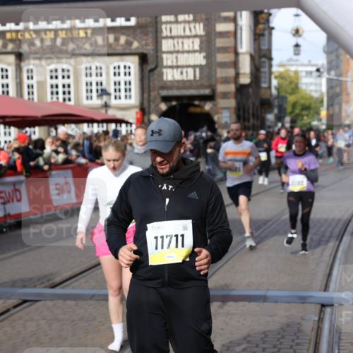 05.10.2025 - 20. swb-Marathon Bremen Yannick Fuchs http://msf.ph/oto/9230730 05.10.2025 11:02:41 Ziel 9468, 9647, 9707, 9802, 9839, 10033, 10595, 10598, 10615, 11110, 11160, 11537, 11538, 11711 meine-sportfotos.de