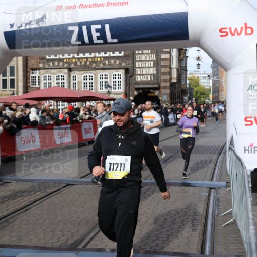 05.10.2025 - 20. swb-Marathon Bremen Yannick Fuchs http://msf.ph/oto/9230759 05.10.2025 11:02:41 Ziel 9468, 9647, 9707, 9802, 9839, 10033, 10595, 10598, 10615, 11110, 11160, 11537, 11538, 11711 meine-sportfotos.de