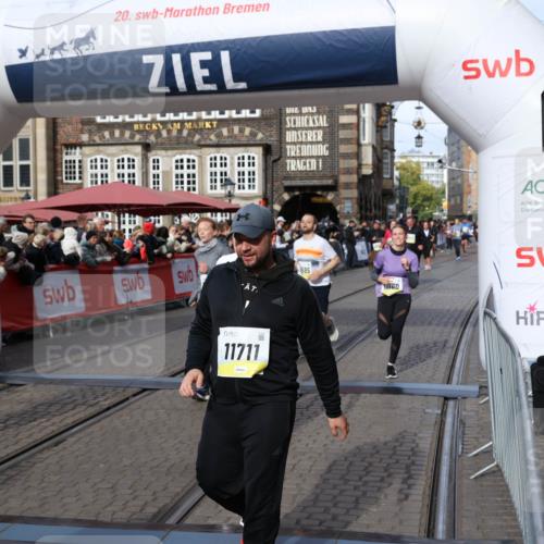 05.10.2025 - 20. swb-Marathon Bremen Yannick Fuchs http://msf.ph/oto/9230764 05.10.2025 11:02:41 Ziel 9468, 9647, 9707, 9802, 9839, 10033, 10595, 10598, 10615, 11110, 11160, 11537, 11538, 11711 meine-sportfotos.de