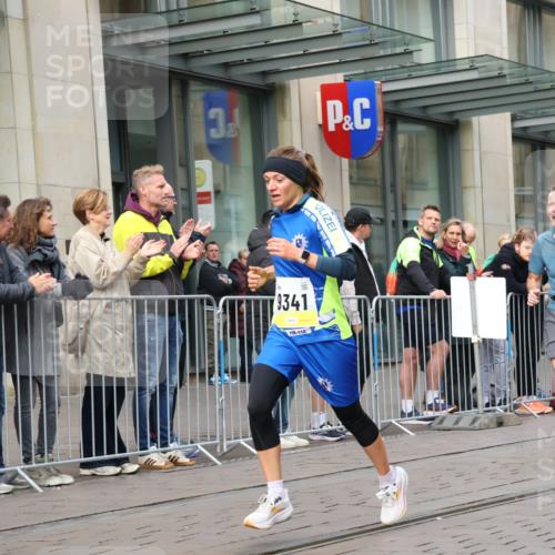 05.10.2025 - 20. swb-Marathon Bremen Strokosch-Dieckow http://msf.ph/oto/9230780 05.10.2025 10:38:36 Ziel 9341, 9403, 10352, 10409, 10517, 10847, 10862, 10967, 11132, 11594, 9341, 9403, 10352, 10409, 10517, 10847, 10862, 10967, 11132, 11594 meine-sportfotos.de