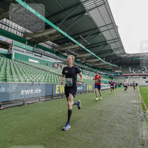 05.10.2025 - 20. swb-Marathon Bremen Michael Burmester http://msf.ph/oto/9230781 05.10.2025 12:48:59 Laufen im Stadion 492, 1195, 1625, 1654, 1724, 2119, 2594, 2974, 2988, 2990, 3124, 3320, 3324, 3819, 4353, 4385, 5103, 5599, 5786, 6171, 6251, 6463, 6632, 7904, 8216, 8244, 8507, 8630, 8687, 8897, 8923, 8932, 9114, 1370, 1607, 2241, 2643, 3768, 5264, 5918, 7735, 7831, 8729 meine-sportfotos.de