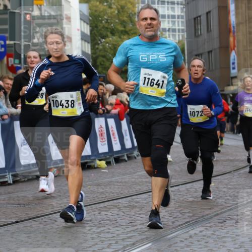 05.10.2025 - 20. swb-Marathon Bremen Strokosch-Dieckow http://msf.ph/oto/9230791 05.10.2025 10:52:10 Ziel 9196, 9226, 9852, 9955, 10038, 10240, 10438, 10668, 10727, 10900, 10927, 10942, 11458, 11491, 11641 meine-sportfotos.de