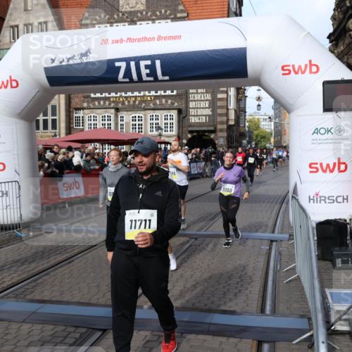 05.10.2025 - 20. swb-Marathon Bremen Yannick Fuchs http://msf.ph/oto/9230806 05.10.2025 11:02:42 Ziel 9468, 9647, 9707, 9802, 9839, 10033, 10595, 10598, 10615, 10825, 11110, 11160, 11537, 11538, 11711 meine-sportfotos.de