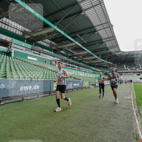 05.10.2025 - 20. swb-Marathon Bremen Michael Burmester http://msf.ph/oto/9230807 05.10.2025 12:49:04 Laufen im Stadion 492, 1195, 1257, 1535, 1625, 1654, 1724, 1727, 2119, 2594, 2974, 2988, 2990, 3124, 3320, 3819, 4385, 5103, 5599, 5786, 6171, 6251, 6463, 6619, 6632, 6877, 7904, 8216, 8244, 8507, 8630, 8687, 8897, 8923, 9114, 1370, 1607, 2241, 3324, 3768, 4353, 5264, 7735, 7831, 8729, 8932 meine-sportfotos.de