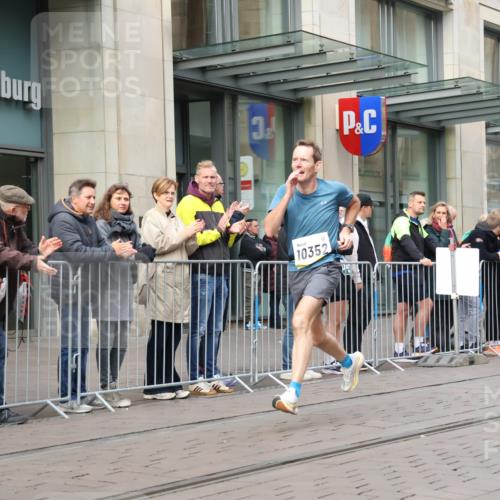 05.10.2025 - 20. swb-Marathon Bremen Strokosch-Dieckow http://msf.ph/oto/9230808 05.10.2025 10:38:37 Ziel 9341, 9403, 10352, 10409, 10517, 10847, 10967, 11132, 11594, 9341, 9403, 10352, 10409, 10517, 10847, 10967, 11132, 11594 meine-sportfotos.de
