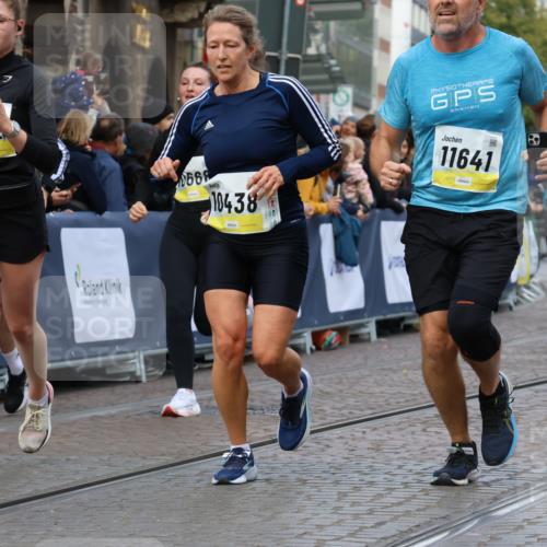 05.10.2025 - 20. swb-Marathon Bremen Strokosch-Dieckow http://msf.ph/oto/9230810 05.10.2025 10:52:11 Ziel 9196, 9226, 9852, 9955, 10038, 10240, 10438, 10668, 10727, 10900, 10927, 10942, 11128, 11458, 11491, 11641 meine-sportfotos.de