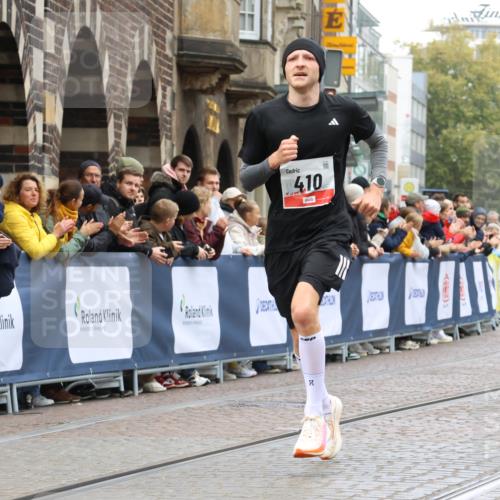05.10.2025 - 20. swb-Marathon Bremen Strokosch-Dieckow http://msf.ph/oto/9230826 05.10.2025 12:29:40 Ziel 410 meine-sportfotos.de