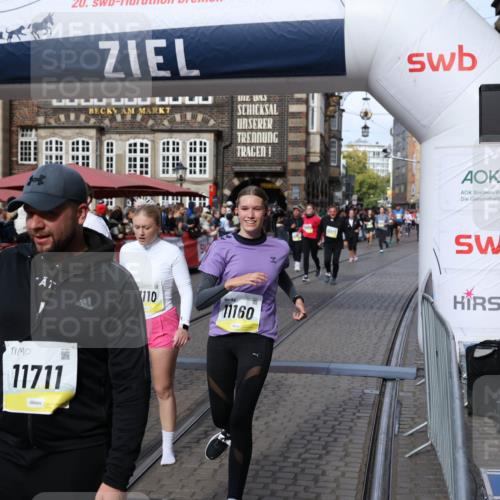 05.10.2025 - 20. swb-Marathon Bremen Yannick Fuchs http://msf.ph/oto/9230835 05.10.2025 11:02:42 Ziel 9468, 9647, 9707, 9802, 9839, 10033, 10595, 10598, 10615, 10825, 11110, 11160, 11537, 11538, 11711 meine-sportfotos.de