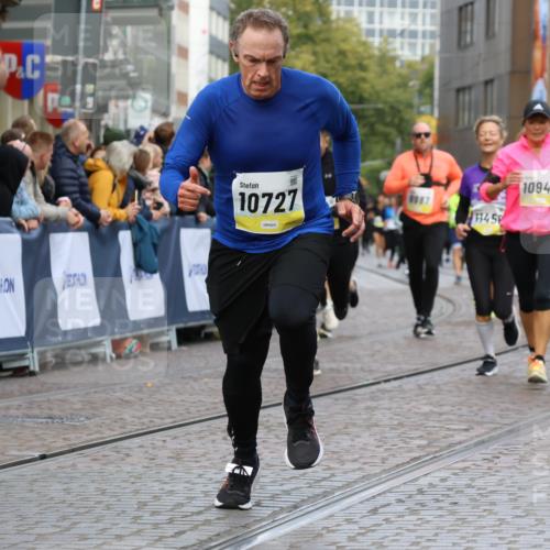 05.10.2025 - 20. swb-Marathon Bremen Strokosch-Dieckow http://msf.ph/oto/9230861 05.10.2025 10:52:12 Ziel 9196, 9226, 9852, 9955, 9987, 10038, 10240, 10438, 10668, 10727, 10900, 10927, 10942, 11128, 11458, 11491, 11641 meine-sportfotos.de