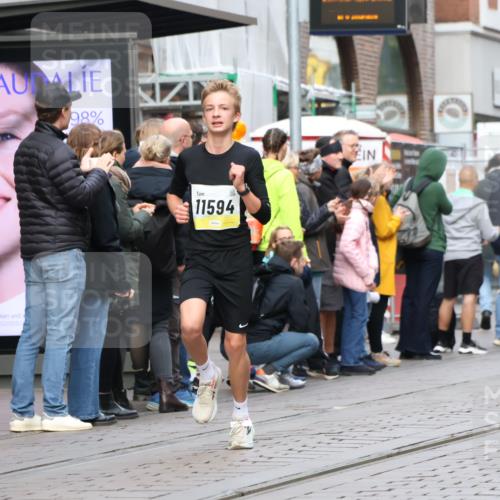 05.10.2025 - 20. swb-Marathon Bremen Strokosch-Dieckow http://msf.ph/oto/9230912 05.10.2025 10:38:49 Ziel 9239, 9403, 9863, 10847, 10908, 11067, 11594, 9239, 9403, 9863, 10847, 10908, 11067, 11594 meine-sportfotos.de