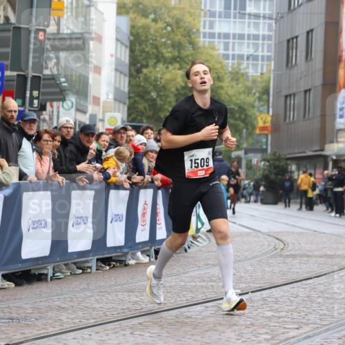 05.10.2025 - 20. swb-Marathon Bremen Strokosch-Dieckow http://msf.ph/oto/9230918 05.10.2025 12:29:45 Ziel 1509 meine-sportfotos.de