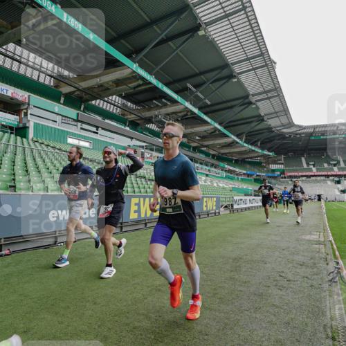 05.10.2025 - 20. swb-Marathon Bremen Michael Burmester http://msf.ph/oto/9230938 05.10.2025 12:49:27 Laufen im Stadion 150, 187, 270, 424, 1195, 1257, 1535, 1609, 1654, 1727, 1876, 1904, 2044, 2119, 2356, 2594, 2988, 2990, 3124, 3544, 3738, 3960, 4385, 4438, 5599, 6171, 6431, 6619, 6805, 6877, 7647, 7904, 7987, 8216, 8507, 8630, 9114, 492, 1625, 1724, 2974, 3320, 3819, 5103, 5599, 5786, 6251, 6463, 6632, 8244, 8687, 8897, 8923 meine-sportfotos.de
