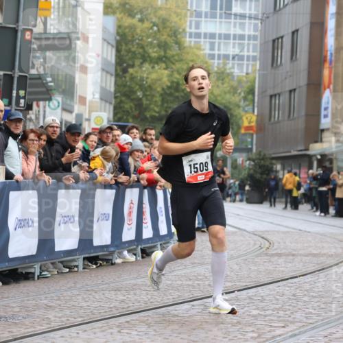 05.10.2025 - 20. swb-Marathon Bremen Strokosch-Dieckow http://msf.ph/oto/9230950 05.10.2025 12:29:45 Ziel 1509 meine-sportfotos.de