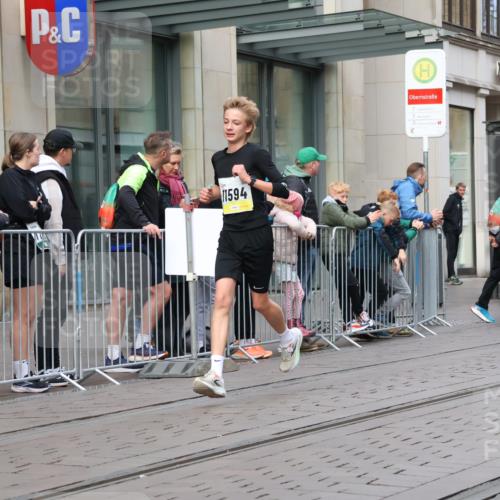 05.10.2025 - 20. swb-Marathon Bremen Strokosch-Dieckow http://msf.ph/oto/9230959 05.10.2025 10:38:52 Ziel 7111, 9239, 9403, 9863, 10847, 10908, 11067, 11343, 11594, 7111, 9239, 9403, 9863, 10847, 10908, 11067, 11343, 11594 meine-sportfotos.de