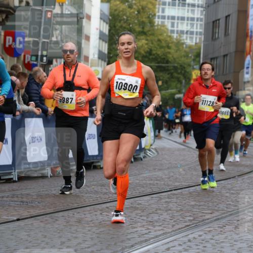 05.10.2025 - 20. swb-Marathon Bremen Strokosch-Dieckow http://msf.ph/oto/9230978 05.10.2025 10:52:16 Ziel 9584, 9955, 9987, 10038, 10507, 10719, 10900, 10927, 10942, 11128, 11458, 11491, 11665 meine-sportfotos.de