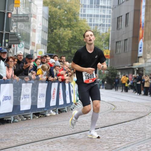 05.10.2025 - 20. swb-Marathon Bremen Strokosch-Dieckow http://msf.ph/oto/9230987 05.10.2025 12:29:45 Ziel 1509 meine-sportfotos.de