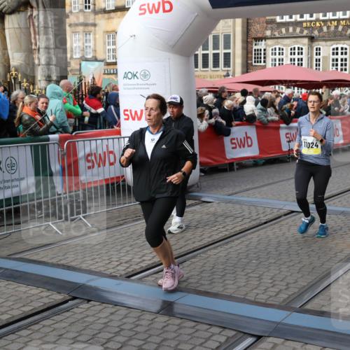 05.10.2025 - 20. swb-Marathon Bremen Yannick Fuchs http://msf.ph/oto/9230992 05.10.2025 11:02:50 Ziel 9331, 9360, 9516, 9841, 10510, 10530, 10803, 10804, 10825, 10826, 11024 meine-sportfotos.de