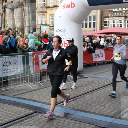 05.10.2025 - 20. swb-Marathon Bremen Yannick Fuchs http://msf.ph/oto/9231013 05.10.2025 11:02:50 Ziel 9331, 9360, 9516, 9841, 10510, 10530, 10803, 10804, 10825, 10826, 11024 meine-sportfotos.de