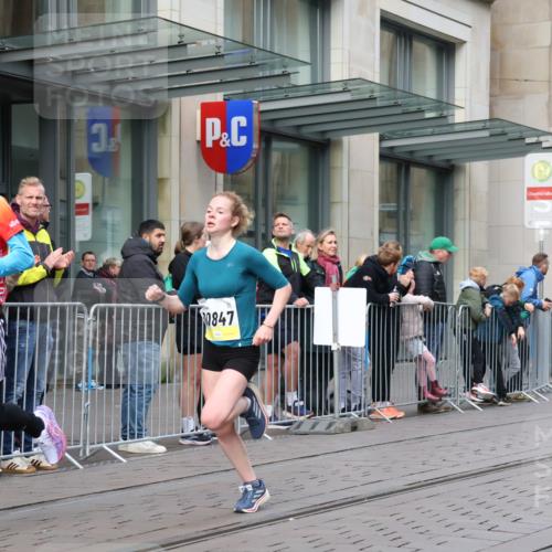 05.10.2025 - 20. swb-Marathon Bremen Strokosch-Dieckow http://msf.ph/oto/9231023 05.10.2025 10:38:55 Ziel 7111, 9239, 9403, 9863, 10847, 10908, 11067, 11343, 11594, 7111, 9239, 9403, 9863, 10847, 10908, 11067, 11343, 11594 meine-sportfotos.de