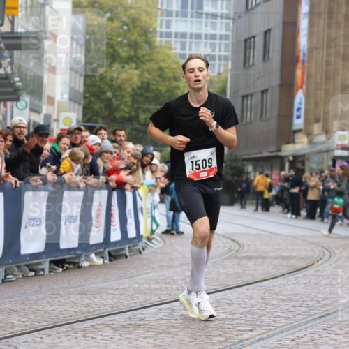 05.10.2025 - 20. swb-Marathon Bremen Strokosch-Dieckow http://msf.ph/oto/9231039 05.10.2025 12:29:45 Ziel 1509 meine-sportfotos.de