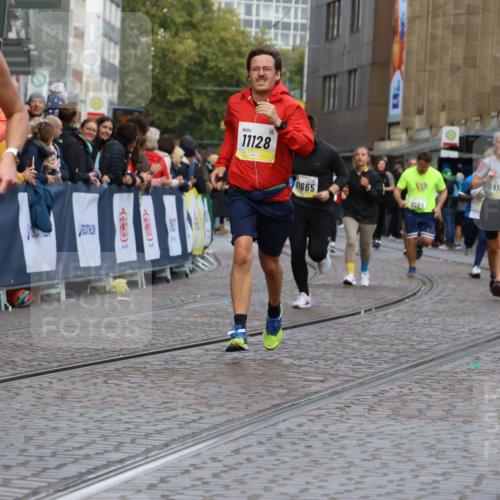 05.10.2025 - 20. swb-Marathon Bremen Strokosch-Dieckow http://msf.ph/oto/9231040 05.10.2025 10:52:17 Ziel 9584, 9955, 9987, 10038, 10507, 10719, 10900, 10927, 10942, 11128, 11458, 11491, 11665 meine-sportfotos.de