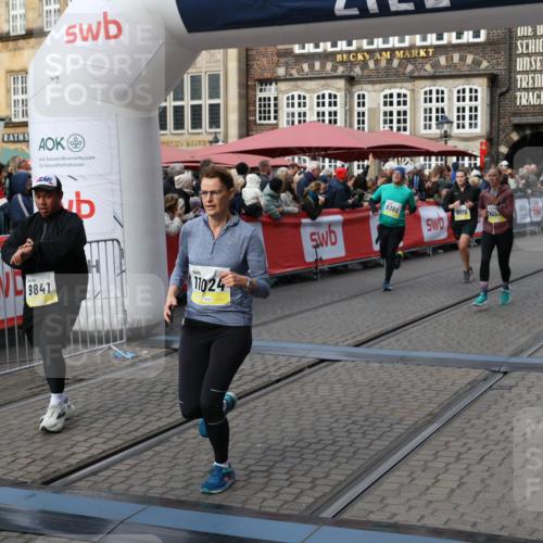 05.10.2025 - 20. swb-Marathon Bremen Yannick Fuchs http://msf.ph/oto/9231042 05.10.2025 11:02:50 Ziel 9331, 9360, 9516, 9841, 10510, 10530, 10803, 10804, 10825, 10826, 11024 meine-sportfotos.de