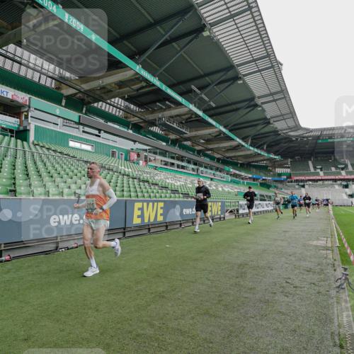 05.10.2025 - 20. swb-Marathon Bremen Michael Burmester http://msf.ph/oto/9231054 05.10.2025 12:49:48 Laufen im Stadion 150, 187, 217, 270, 287, 424, 511, 845, 939, 1257, 1388, 1535, 1609, 1707, 1727, 1876, 1904, 2044, 2356, 2594, 2988, 2990, 3124, 3259, 3353, 3544, 3738, 3885, 3960, 4006, 4367, 4438, 4870, 5118, 5894, 6214, 6281, 6431, 6619, 6805, 6877, 7647, 7987, 8216, 8401, 8536, 8873, 9118, 1195, 1654, 2119, 2990, 4385, 6171, 7904, 8507, 8630, 9114 meine-sportfotos.de