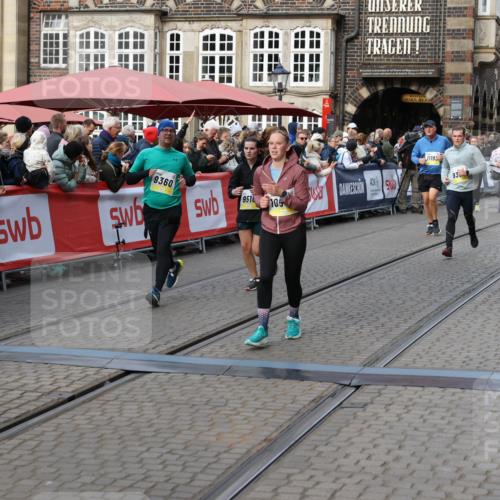 05.10.2025 - 20. swb-Marathon Bremen Yannick Fuchs http://msf.ph/oto/9231079 05.10.2025 11:02:51 Ziel 9331, 9360, 9516, 9841, 10129, 10510, 10530, 10803, 10804, 10825, 10826, 11024 meine-sportfotos.de