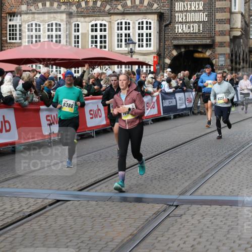 05.10.2025 - 20. swb-Marathon Bremen Yannick Fuchs http://msf.ph/oto/9231091 05.10.2025 11:02:51 Ziel 9331, 9360, 9516, 9841, 10129, 10510, 10530, 10803, 10804, 10825, 10826, 11024 meine-sportfotos.de