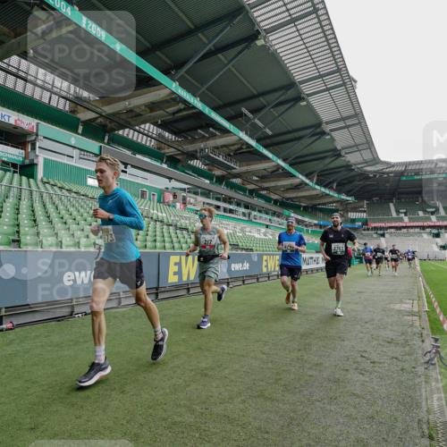 05.10.2025 - 20. swb-Marathon Bremen Michael Burmester http://msf.ph/oto/9231094 05.10.2025 12:49:53 Laufen im Stadion 150, 187, 217, 270, 287, 424, 511, 845, 939, 1257, 1388, 1535, 1609, 1707, 1727, 1876, 1904, 2044, 2356, 3124, 3259, 3353, 3544, 3738, 3885, 3960, 4006, 4318, 4367, 4438, 4870, 5118, 5894, 6214, 6216, 6281, 6431, 6619, 6805, 6877, 7647, 7987, 8216, 8401, 8536, 8873, 9118, 1195, 1654, 2119, 2594, 2988, 2990, 4385, 8630, 9114 meine-sportfotos.de