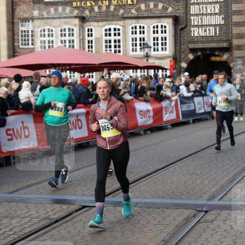 05.10.2025 - 20. swb-Marathon Bremen Yannick Fuchs http://msf.ph/oto/9231130 05.10.2025 11:02:52 Ziel 9331, 9360, 9516, 9841, 10129, 10510, 10530, 10803, 10804, 10825, 10826, 11024, 11193 meine-sportfotos.de