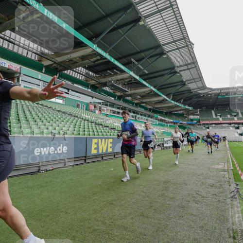05.10.2025 - 20. swb-Marathon Bremen Michael Burmester http://msf.ph/oto/9231134 05.10.2025 12:49:59 Laufen im Stadion 150, 187, 217, 270, 287, 424, 511, 679, 845, 906, 939, 1257, 1388, 1535, 1609, 1707, 1727, 1876, 1904, 2044, 2356, 2721, 3259, 3353, 3544, 3738, 3885, 3960, 4006, 4318, 4367, 4438, 4870, 4938, 5118, 5389, 5873, 5894, 6214, 6216, 6281, 6431, 6619, 6805, 6877, 7647, 7826, 7963, 7987, 8216, 8401, 8536, 8873, 8907, 9118, 1654, 2119, 2594, 2988, 2990, 3124, 4385, 8216 meine-sportfotos.de