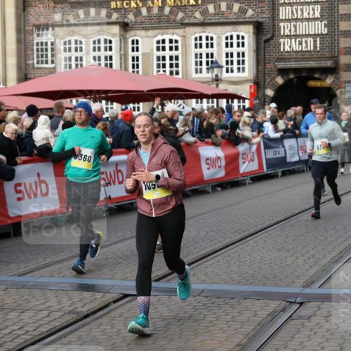 05.10.2025 - 20. swb-Marathon Bremen Yannick Fuchs http://msf.ph/oto/9231137 05.10.2025 11:02:52 Ziel 9331, 9360, 9516, 9841, 10129, 10510, 10530, 10803, 10804, 10825, 10826, 11024, 11193 meine-sportfotos.de