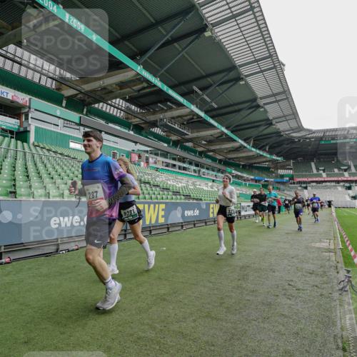 05.10.2025 - 20. swb-Marathon Bremen Michael Burmester http://msf.ph/oto/9231141 05.10.2025 12:50:00 Laufen im Stadion 150, 187, 217, 270, 287, 424, 511, 679, 845, 906, 939, 1257, 1388, 1535, 1609, 1707, 1727, 1876, 1904, 2044, 2356, 2721, 3259, 3353, 3544, 3738, 3885, 3960, 4006, 4318, 4367, 4438, 4870, 4938, 5118, 5389, 5873, 5894, 6214, 6216, 6281, 6431, 6619, 6717, 6805, 6877, 7647, 7826, 7963, 7987, 8401, 8536, 8873, 8907, 9118, 1654, 1727, 2119, 2594, 2988, 2990, 3124, 4385, 8216 meine-sportfotos.de