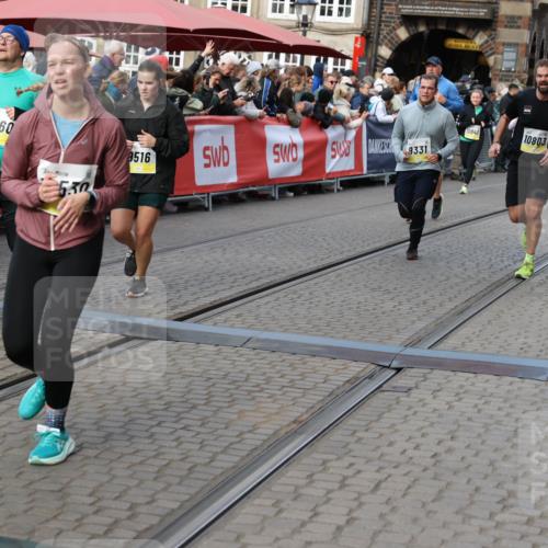 05.10.2025 - 20. swb-Marathon Bremen Yannick Fuchs http://msf.ph/oto/9231154 05.10.2025 11:02:52 Ziel 9331, 9360, 9516, 9841, 10129, 10510, 10530, 10803, 10804, 10825, 10826, 11024, 11193 meine-sportfotos.de