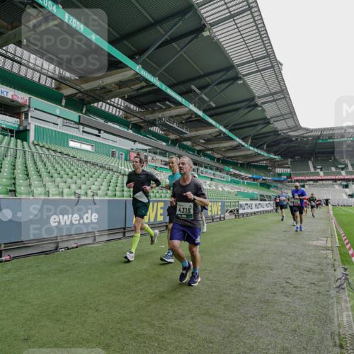 05.10.2025 - 20. swb-Marathon Bremen Michael Burmester http://msf.ph/oto/9231160 05.10.2025 12:50:03 Laufen im Stadion 150, 187, 217, 270, 287, 424, 511, 679, 845, 906, 939, 1388, 1535, 1609, 1707, 1876, 1904, 2044, 2356, 2721, 3228, 3259, 3353, 3544, 3738, 3885, 3960, 4006, 4318, 4367, 4438, 4870, 4938, 5118, 5389, 5564, 5873, 5894, 6214, 6216, 6281, 6431, 6717, 6805, 7647, 7826, 7963, 7987, 8401, 8536, 8873, 8907, 9118, 1257, 1654, 1727, 2119, 2594, 2988, 2990, 3124, 4385, 6619, 6877, 8216 meine-sportfotos.de